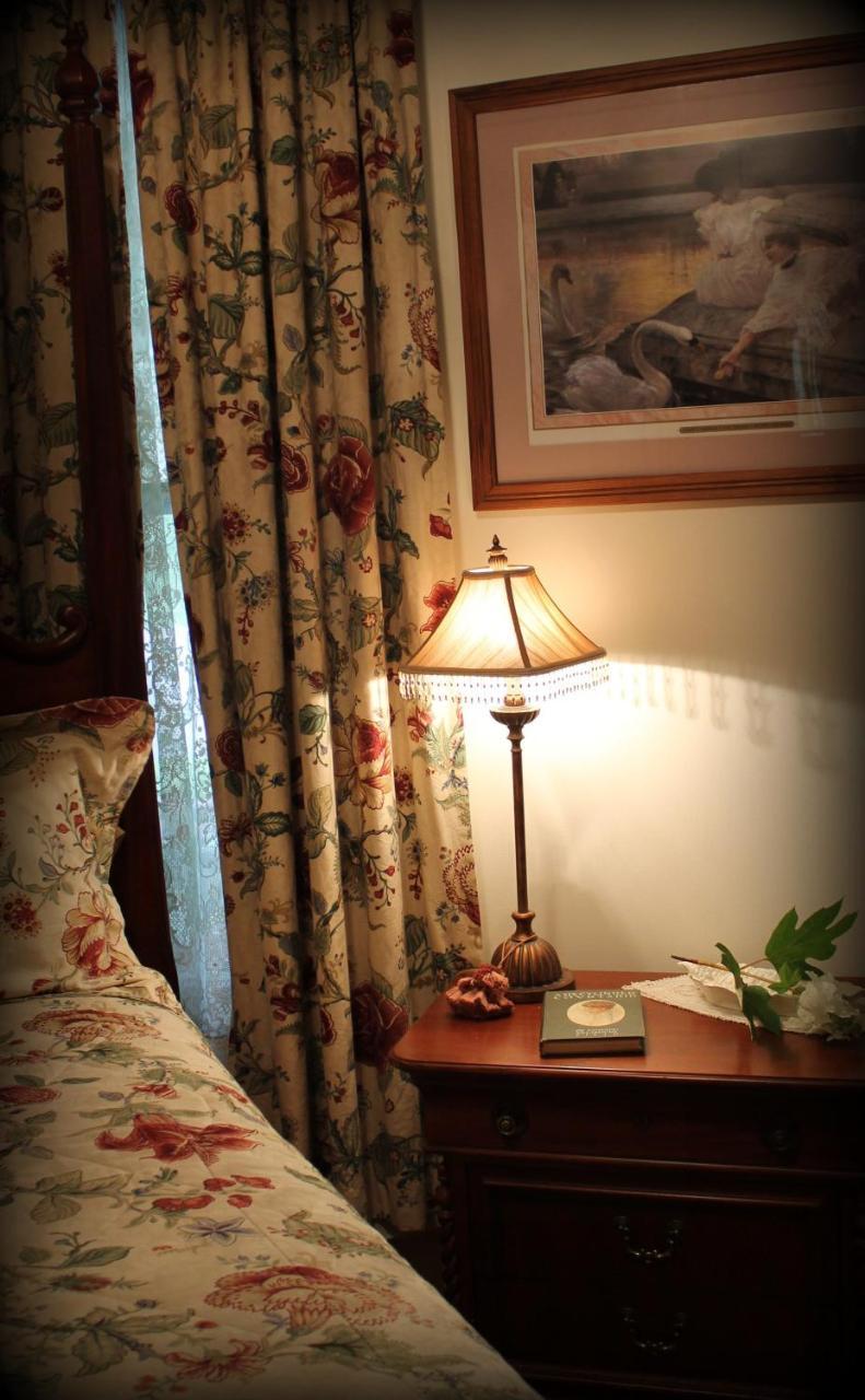 Hidden Springs Bed And Breakfast Eureka Springs Room photo